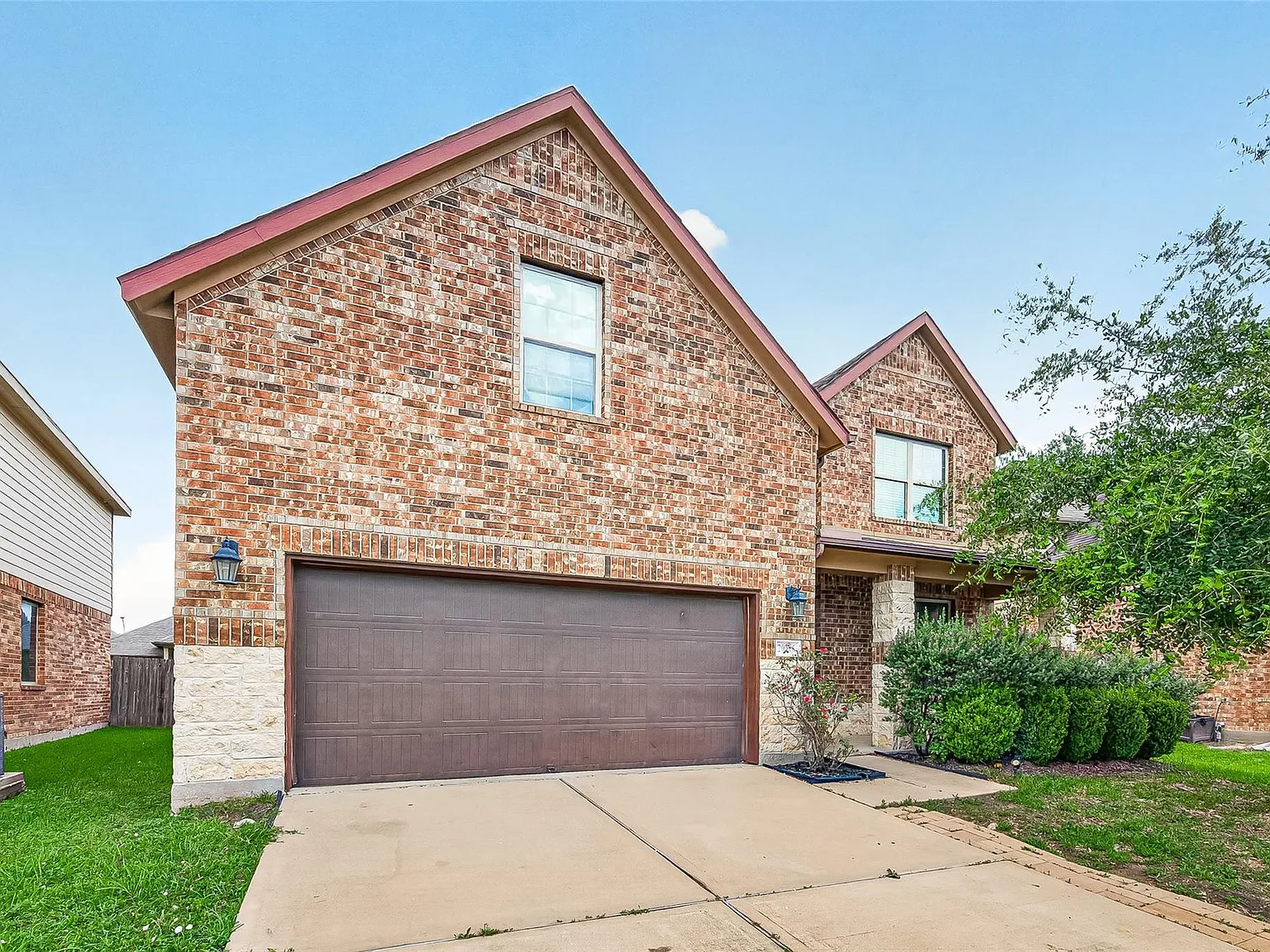 6 bed, 2.5 bath, 2787 sqft, $3,100 — Photo 1