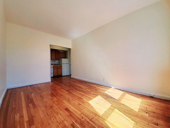 3rd image of 911 8th Ave #B4