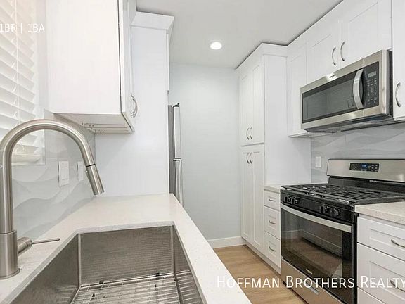 3rd image of 418.5 N Broadway