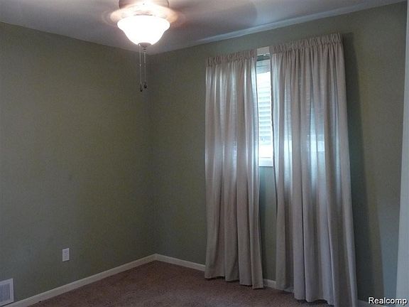 5th image of 527 E Kalama Ave