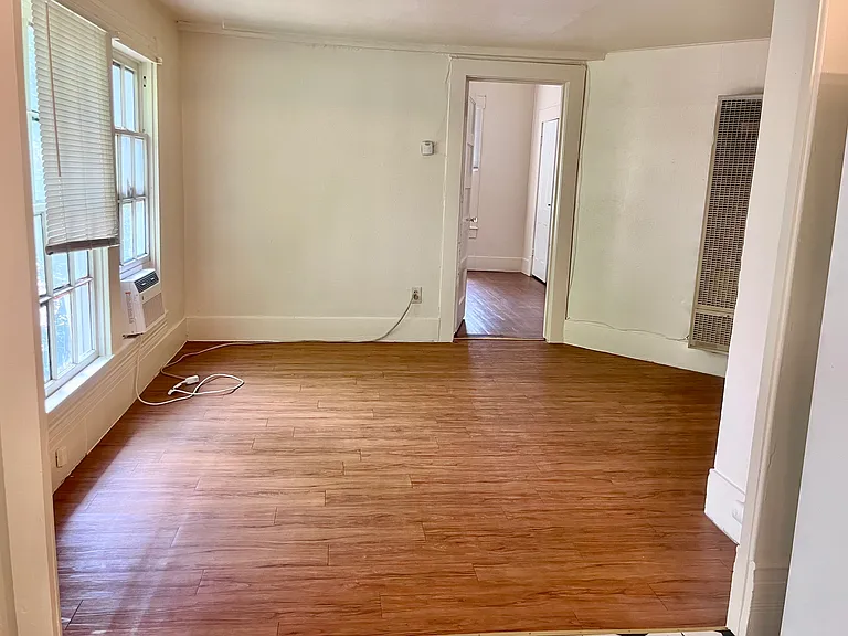 706 W 32nd St #B — Photo 3