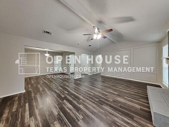 3rd image of 2329 Lucas Dr