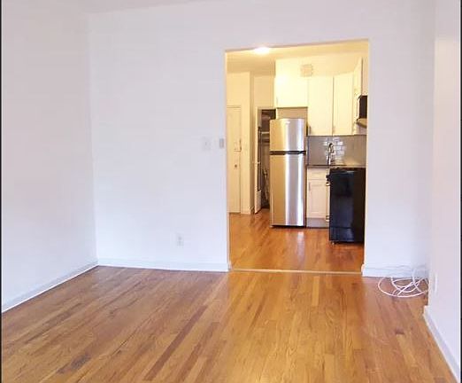 3rd image of 445 W 49th St APT 5B