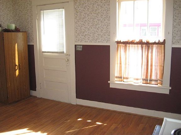 5th image of 217 Tate St