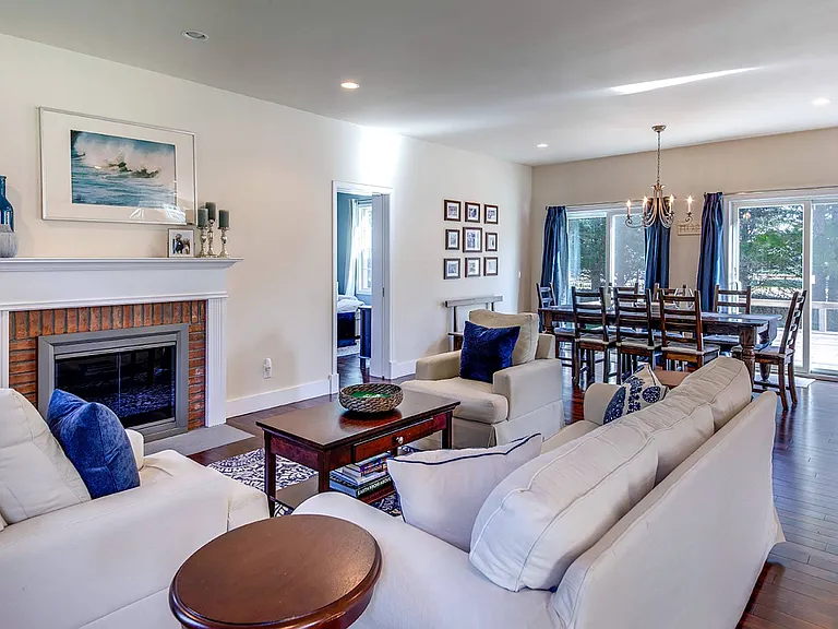 72 Long Ln — Photo 4