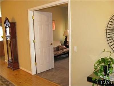 4th image of 10 Aberdeen Dr