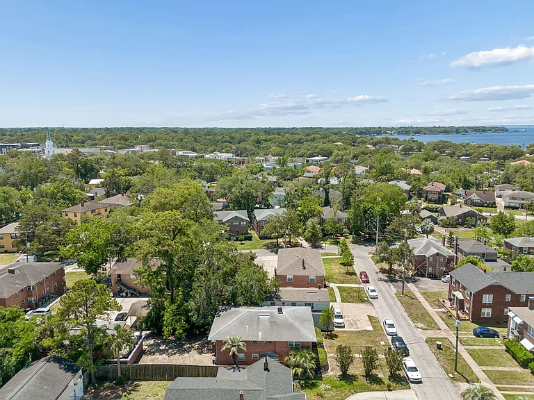 1731 Flagler Ave — Photo 40