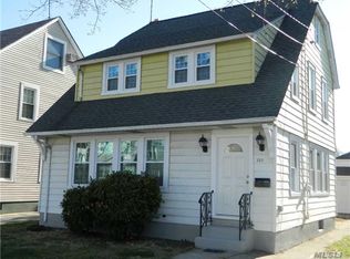 103 Broad St, Williston Park, NY 11596