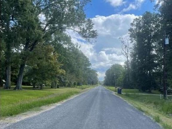 Exterior Neighborhood (street photo)