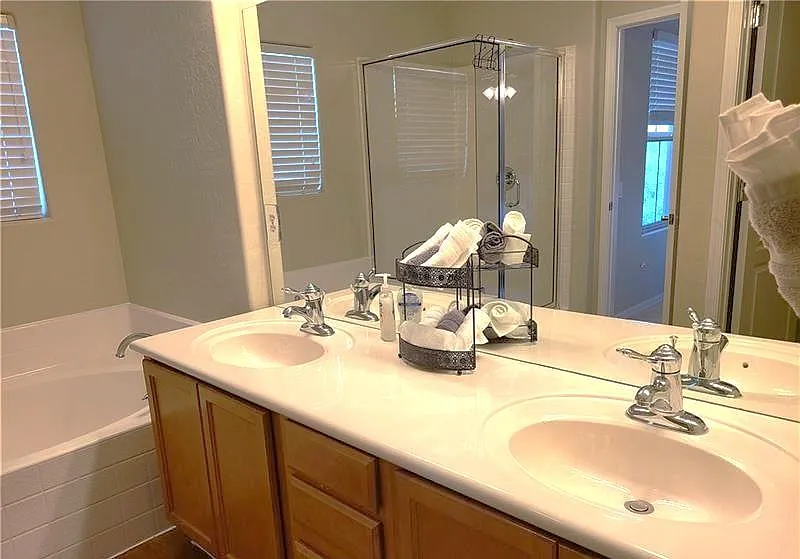 3 bed, 2.5 bath, 1647 sqft, $1,252 — Photo 3