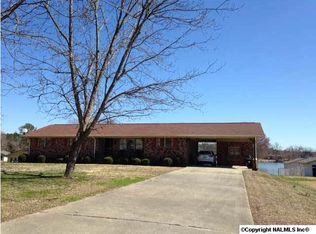 820 Ivy Trl, Rainbow City, AL 35906