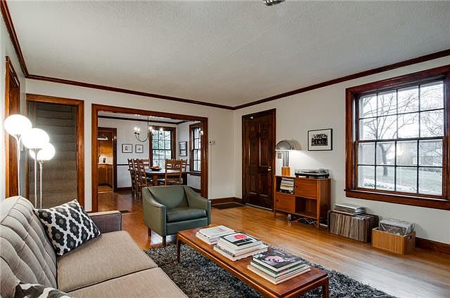 2nd image of 1908 Oakhill Dr