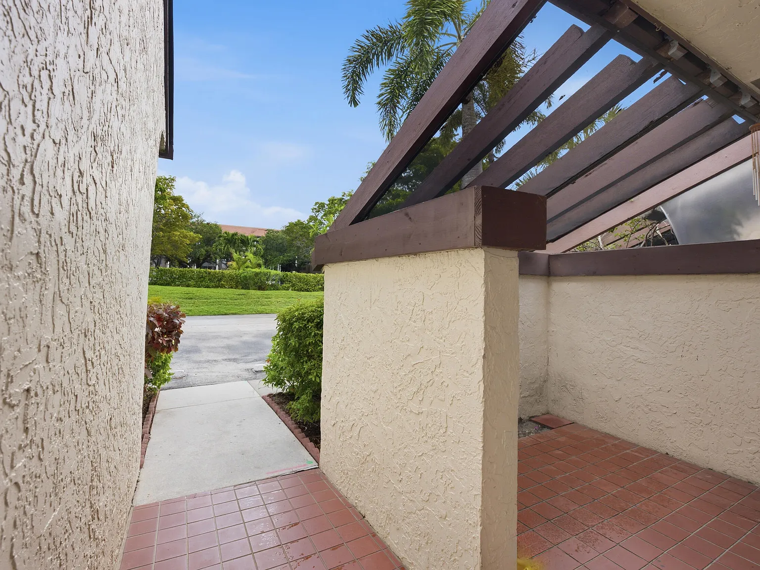 2 bed, 2.0 bath, 1327 sqft, $2,200 — Photo 4