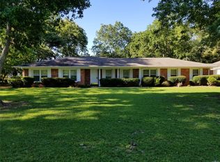 291 Hilltop Cir, Deatsville, AL 36022