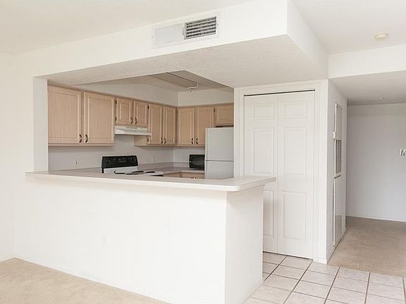 5th image of 14025 Fairway Island Dr APT 336