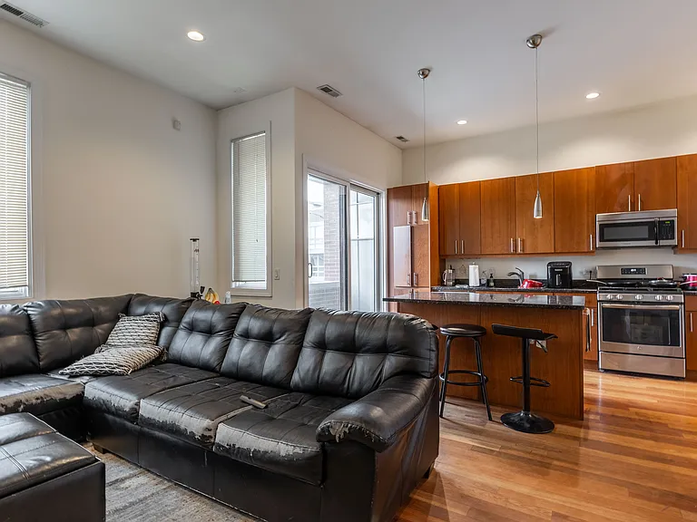 1355 W Augusta Blvd #201 — Photo 5