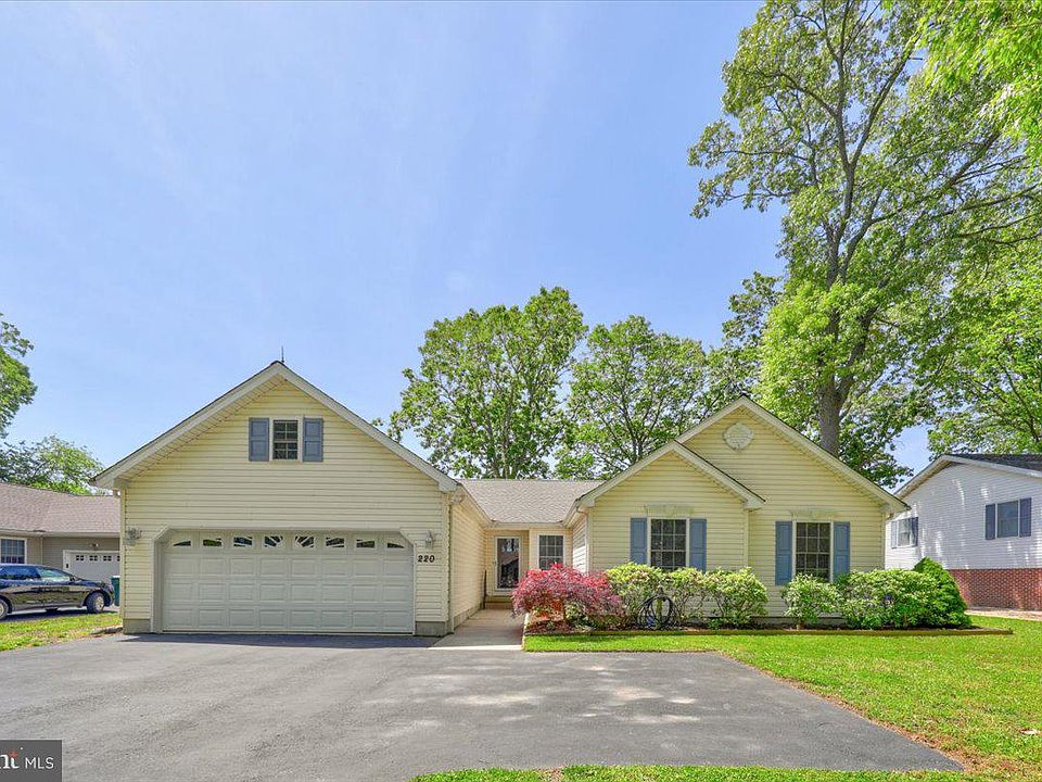 1st image of 220 Salt Forest Ln