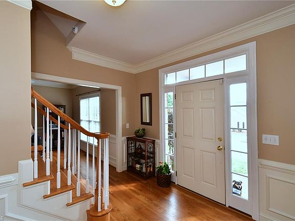 2nd image of 105 Oak Run Ct