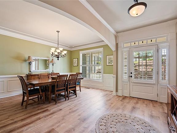 3rd image of 4452 Sandhurst Pl