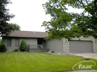 747 Birchwood Dr, Flushing, MI