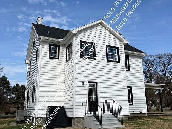 5th image of 135 N Sheridan Rd