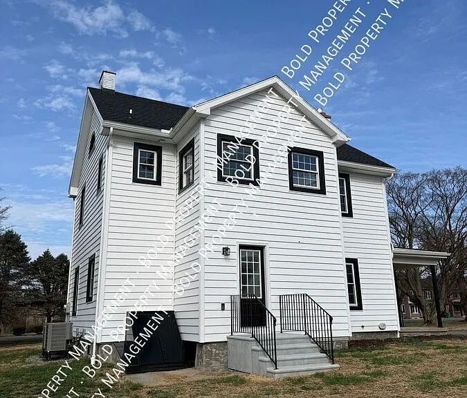 135 N Sheridan Rd — Photo 5