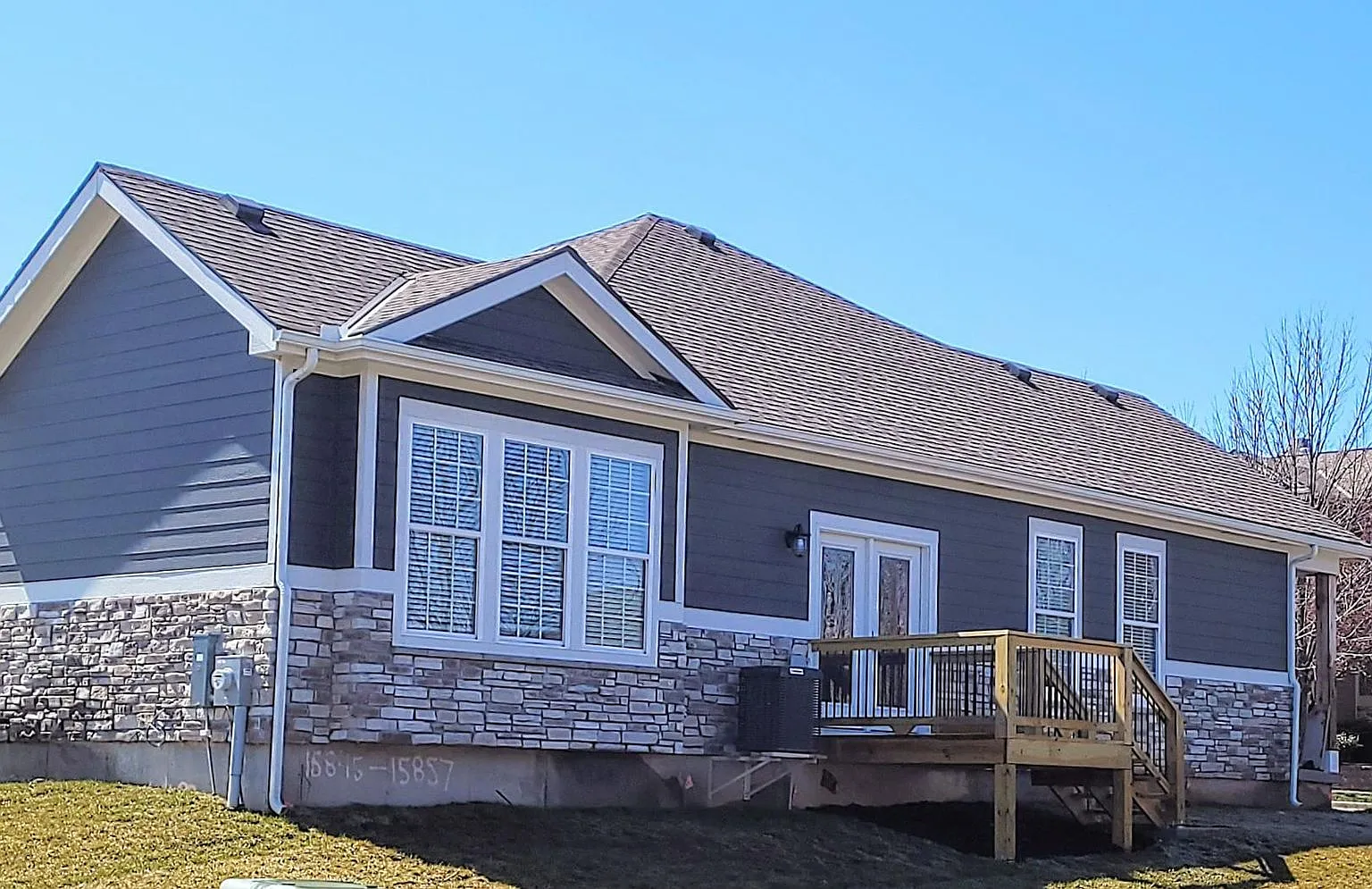 Modern 3 Bedroom 3 Bathroom Townhome — Photo 3