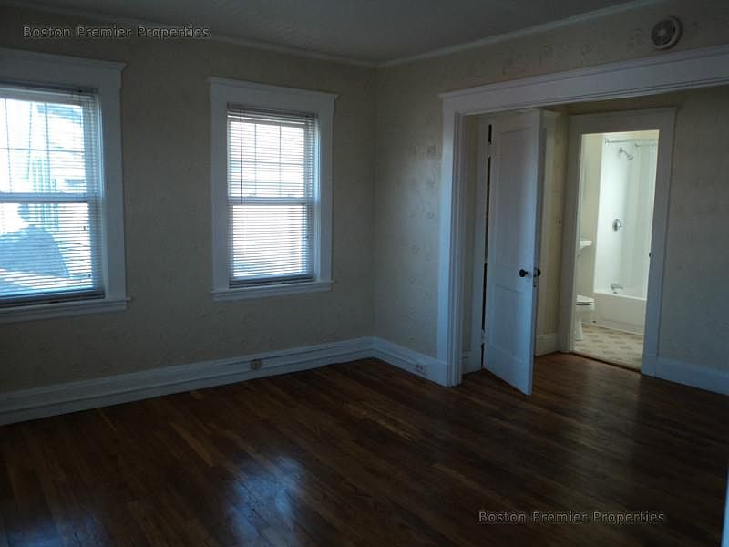 1st image of 1 Willet St #3