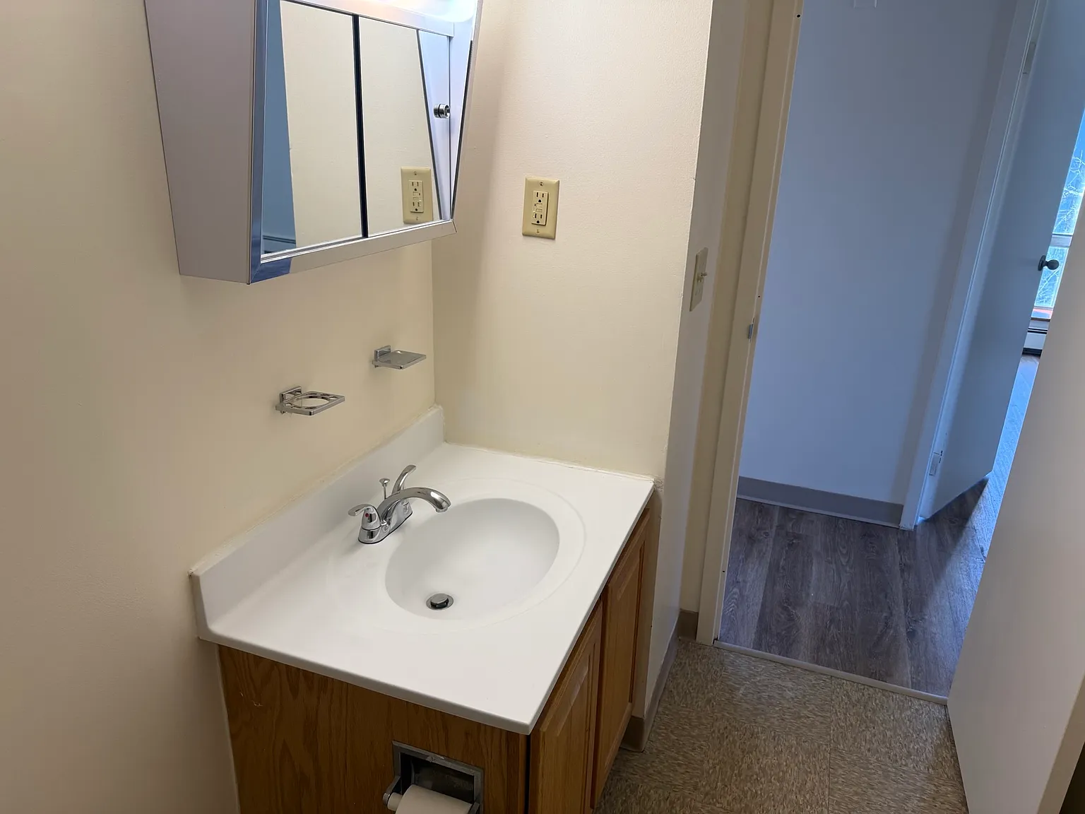 Roxbury Hills Apartments — Photo 2