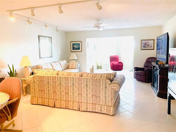 4th image of 4518 Garnet Dr Unit 205