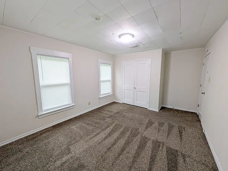 5365 E Parkway Dr — Photo 9