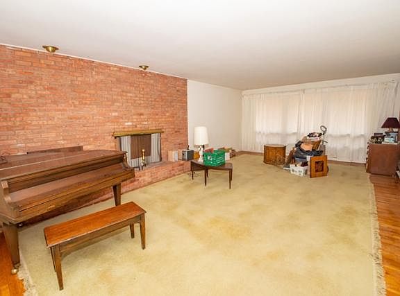 2nd image of 59705 Eggermont Pl