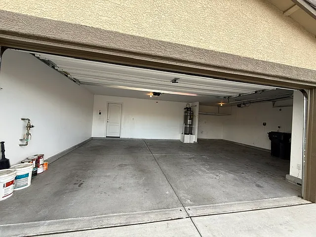 4 bed, 2022 sqft, $2,100 — Photo 2