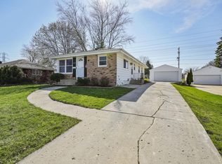 5620 55th Ave, Kenosha, WI 53144