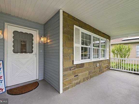 3rd image of 21 Chesterfield Ct