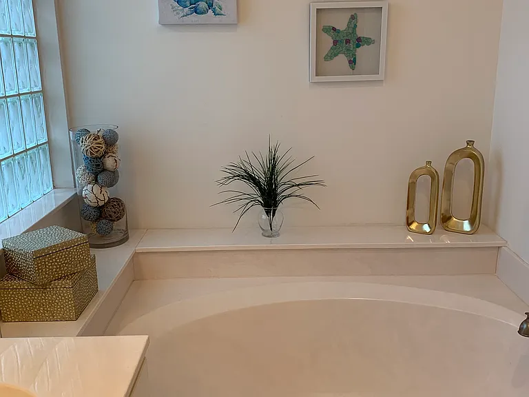 231A Canterbury Dr W — Photo 17
