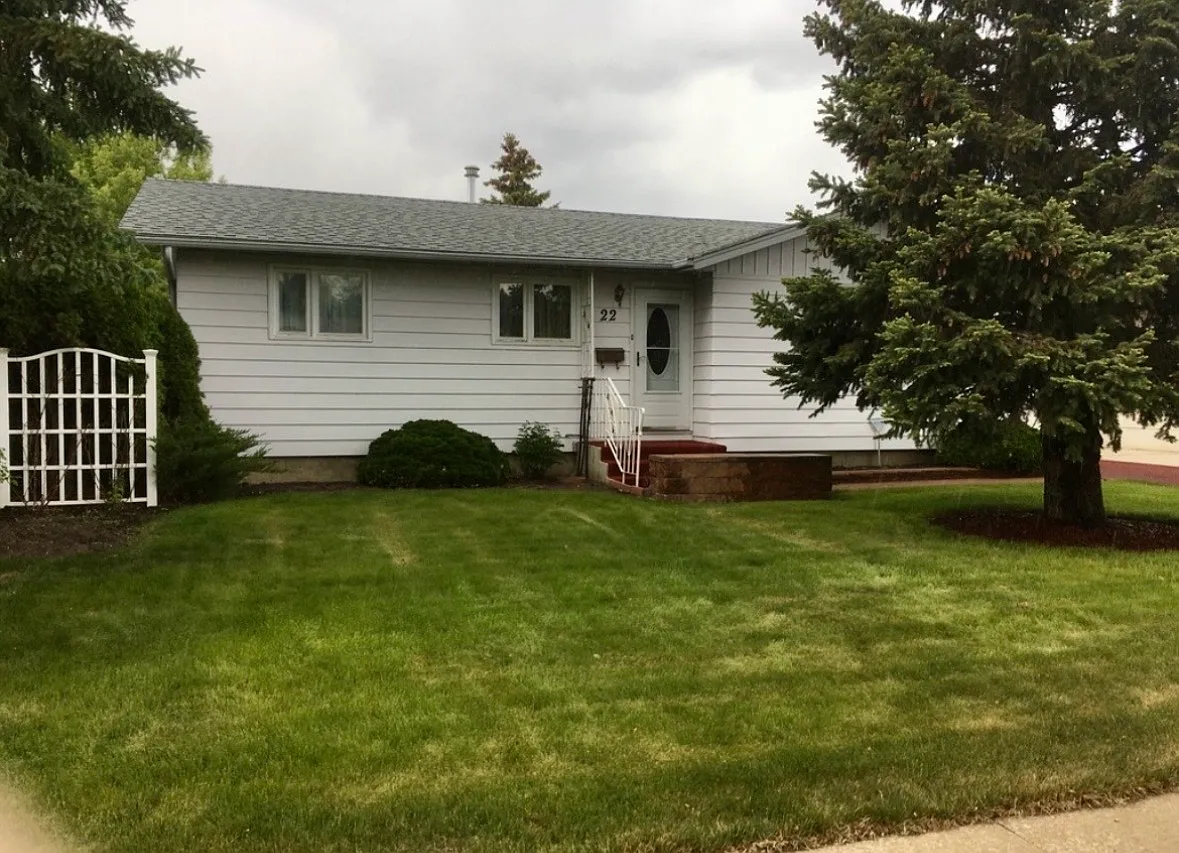 3 bed, 1.5 bath, 1100 sqft, $2,400 — Photo 1