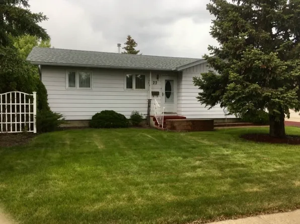 22 Dumont Cres, Saskatoon, SK S7J 2X1