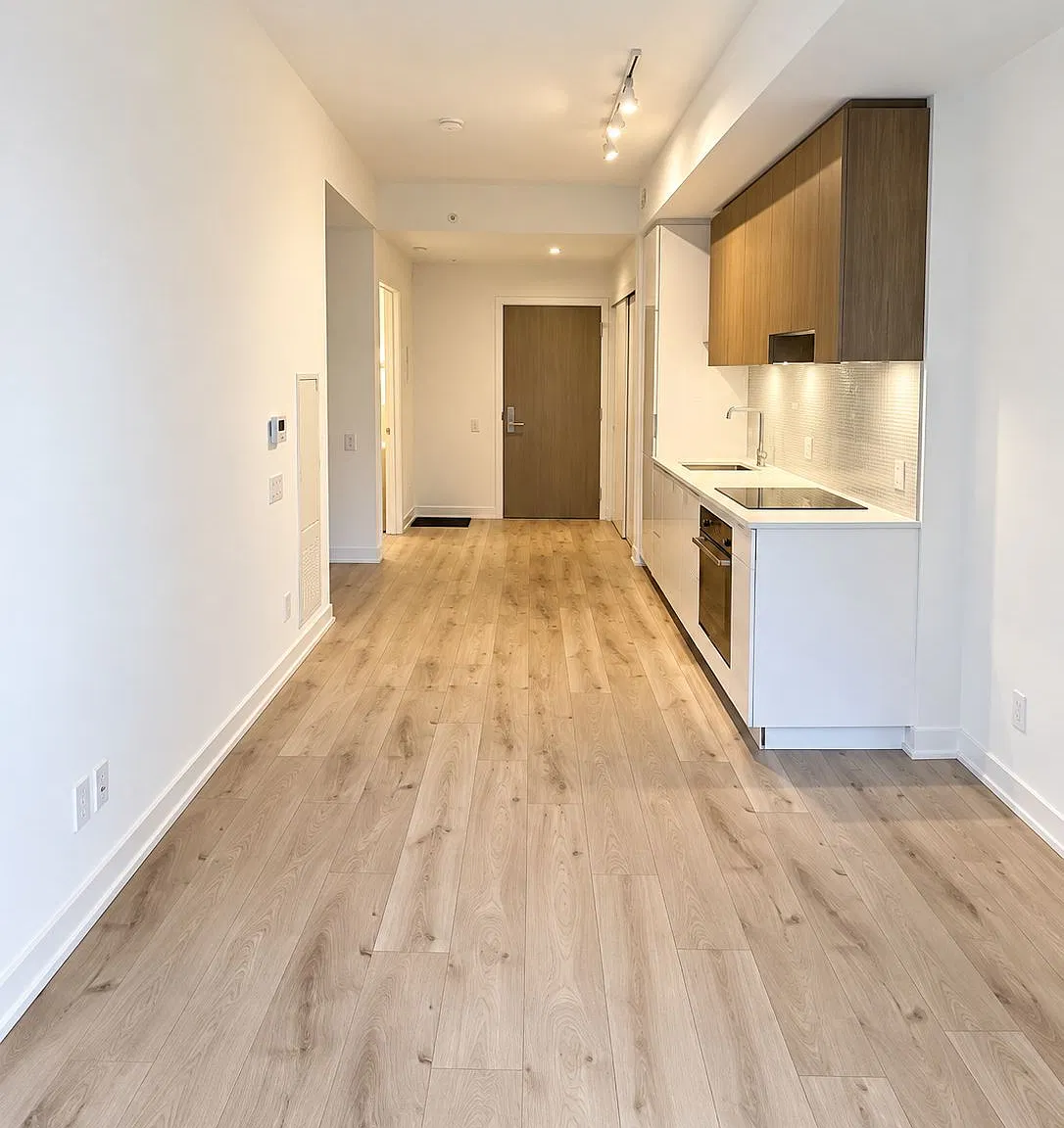 161 Roehampton Ave — Photo 4
