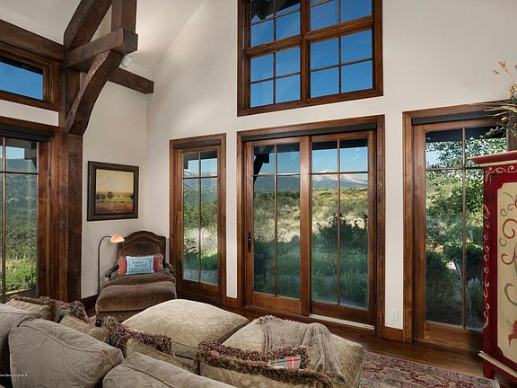 LivingRoomSoprisView