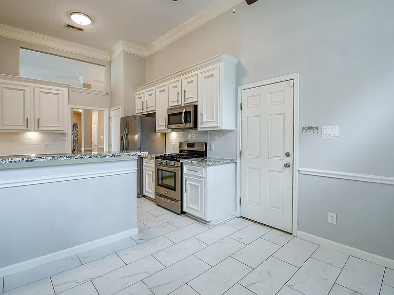 21818 Windsor Castle Dr — Photo 15