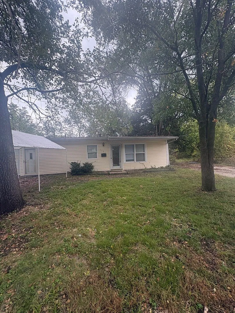 Section 8 approved 3 bedroom 1 bathroom home for rent in Cahokia — Photo 1