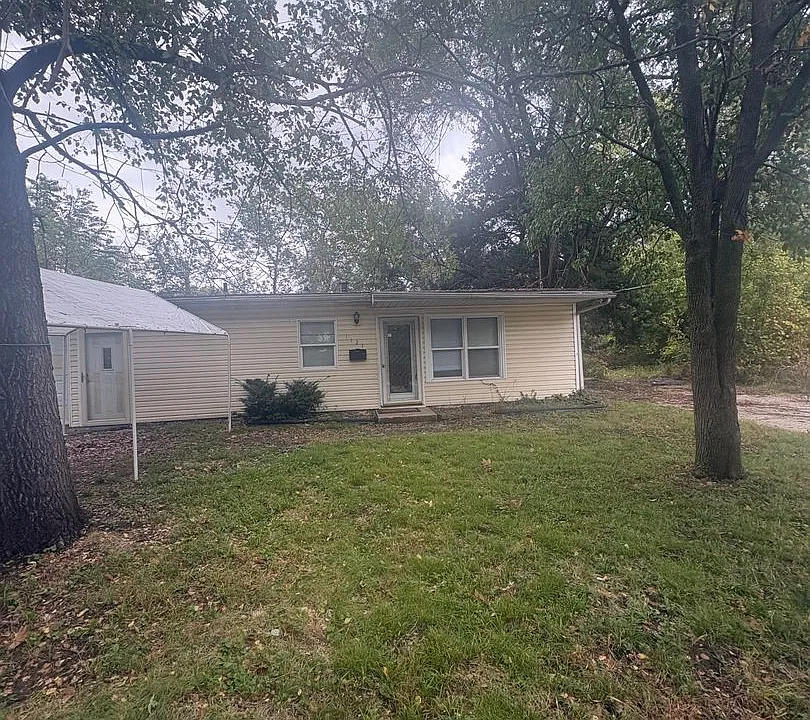 1121 Saint Helena Dr