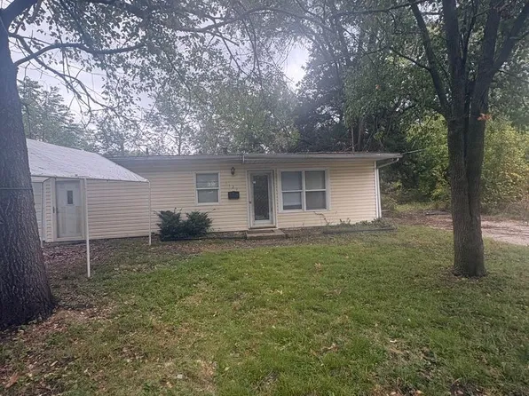 1121 Saint Helena Dr, Cahokia, IL 62206