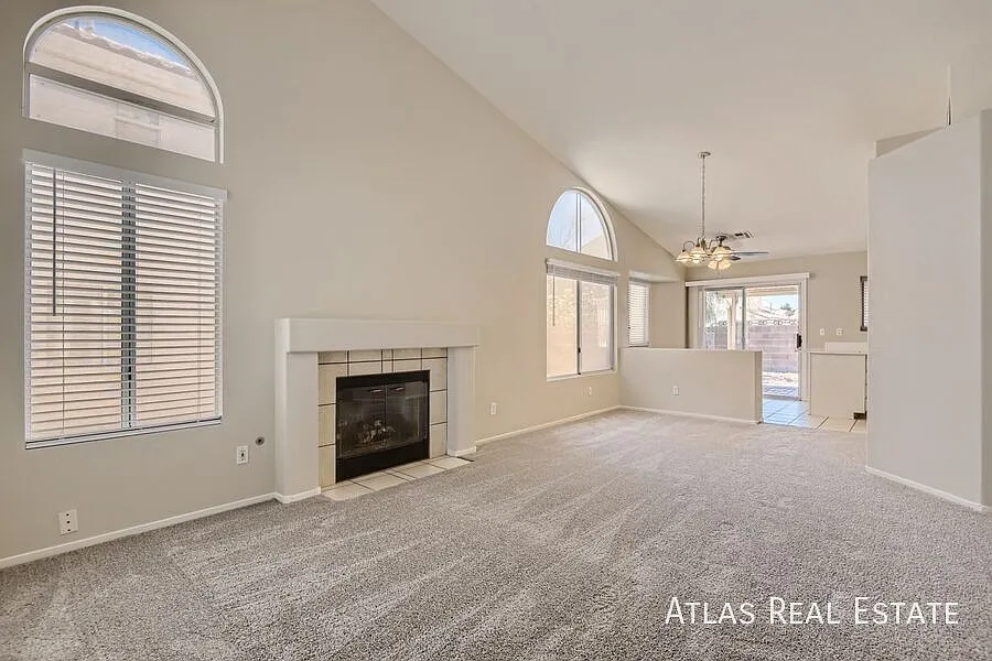 4 Weeks Free Rent If Moved In By 8/31/2026! | Charming Single Story, 3-Bedroom Home Near N. Marti... — Photo 2