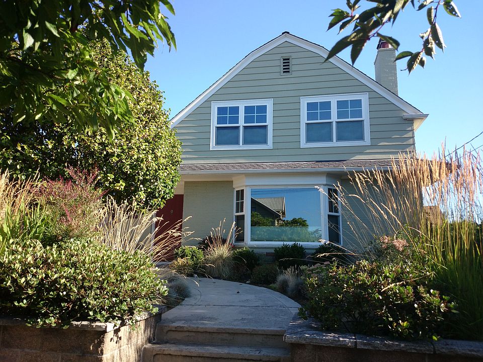2nd image of 3714 SW Admiral Way