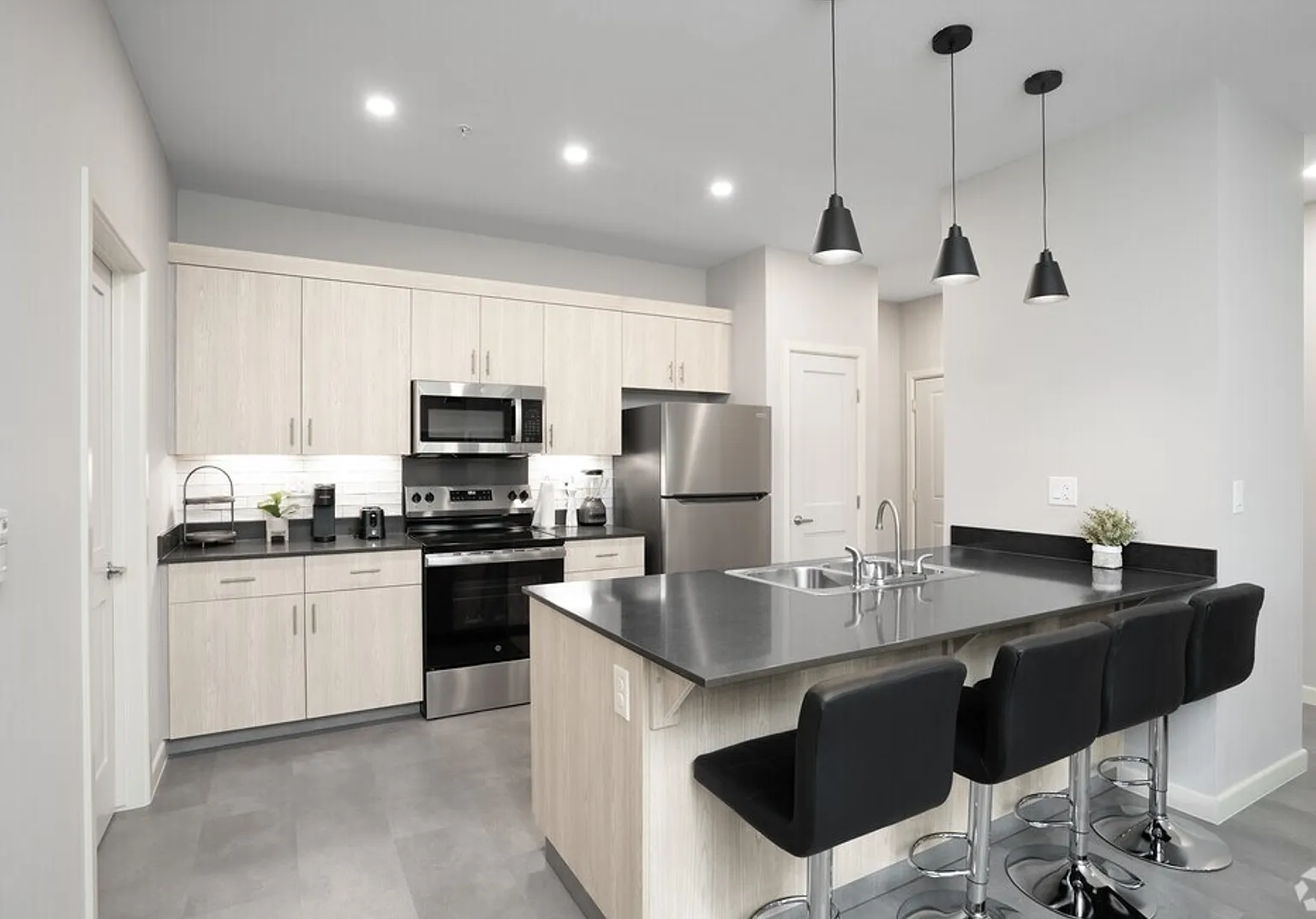 Palma Vista Apartments — Photo 2