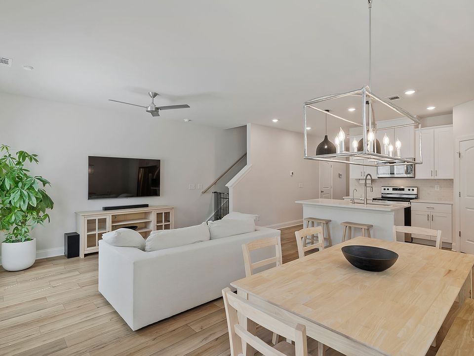 1st image of 4669 Ridge Bend Dr