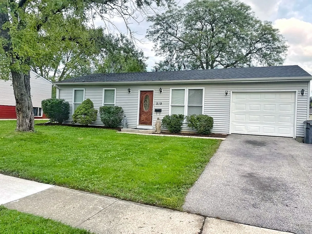 219 Willow Rd photo 1