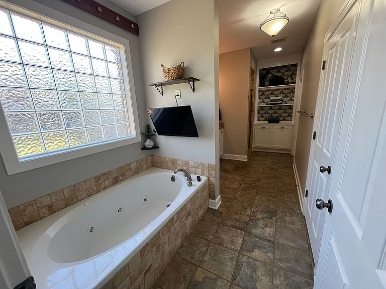 808 Old White Ln — Photo 21